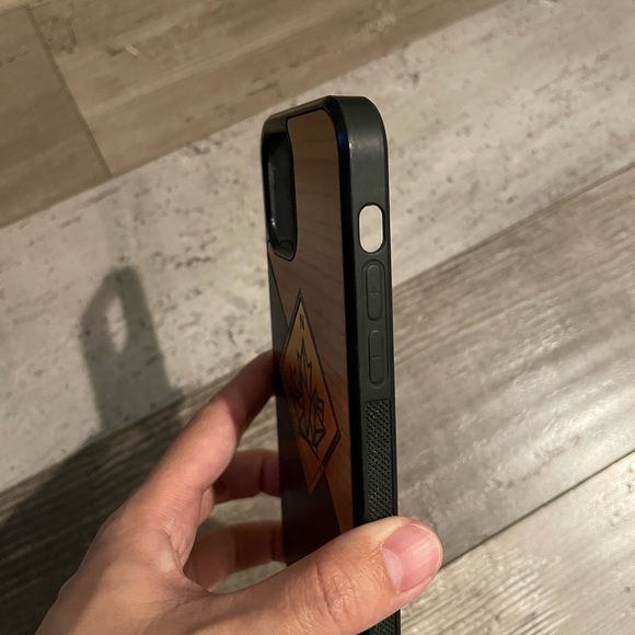 Wood case for iPhone 12/12pro from Keyway - Picture 4 of 4
